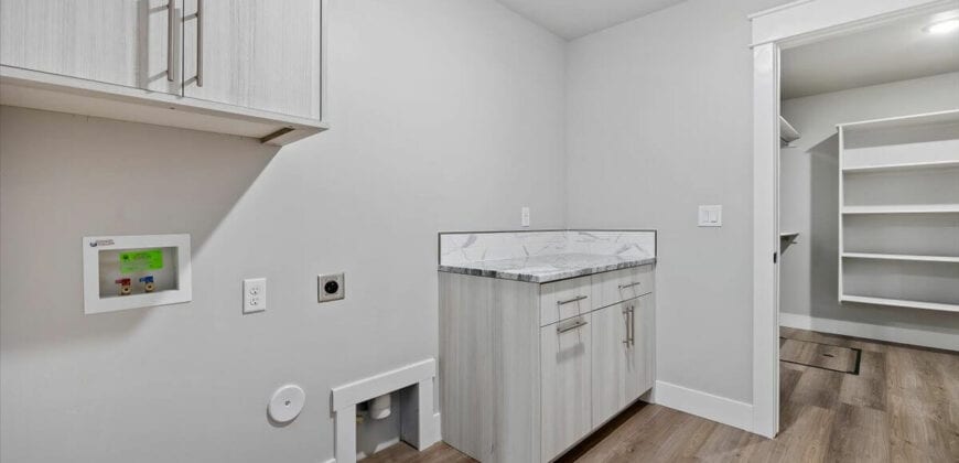 1003 Black Mt Drive, Kimberly