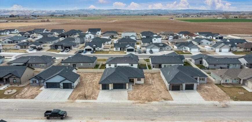 1003 Black Mt Drive, Kimberly