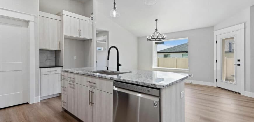 1003 Black Mt Drive, Kimberly