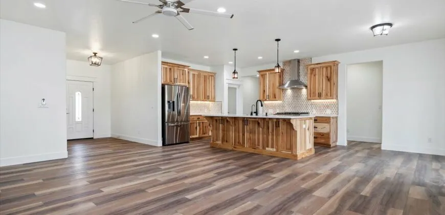 1353 Riverside Dr, Buhl ID