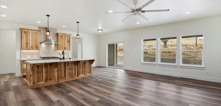 1353 Riverside Dr, Buhl ID