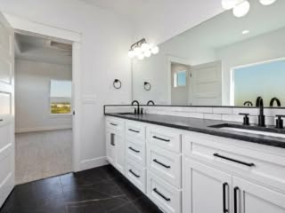 32-Master Bathroom