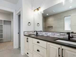 32-Master Bath
