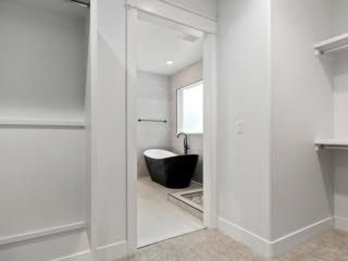 33-Master Closet